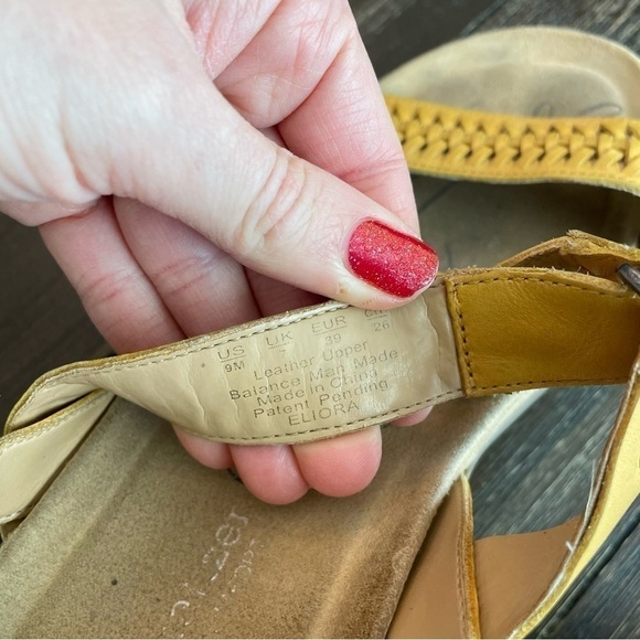 Naturalizer Eliora Leather Strap Sandals in Goldenrod - Picture 4 of 9